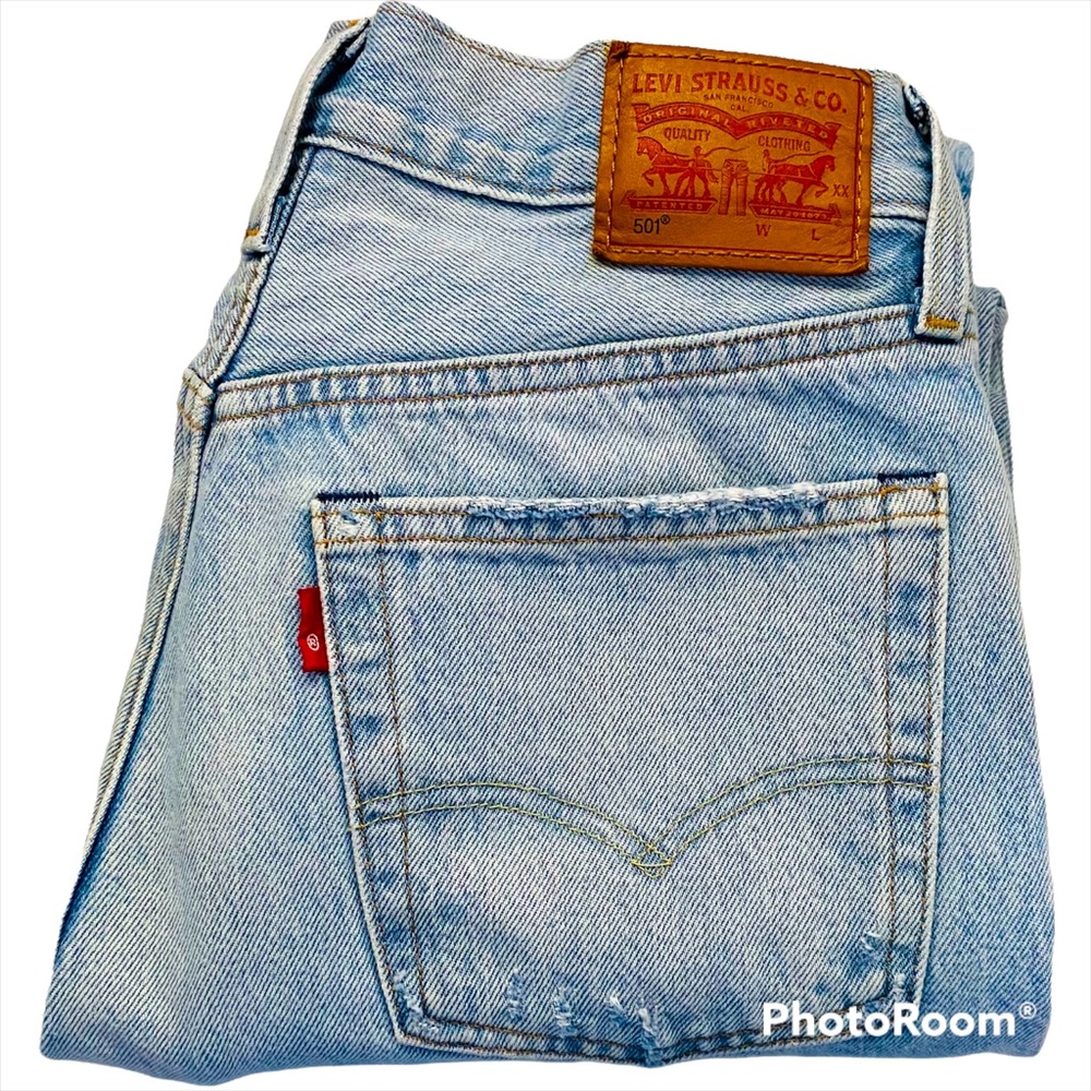 LEVIS 501s Light wash distressed blue jeans size 24